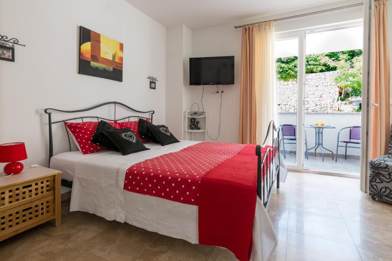 Apartments Veronika باغ المظهر الخارجي الصورة