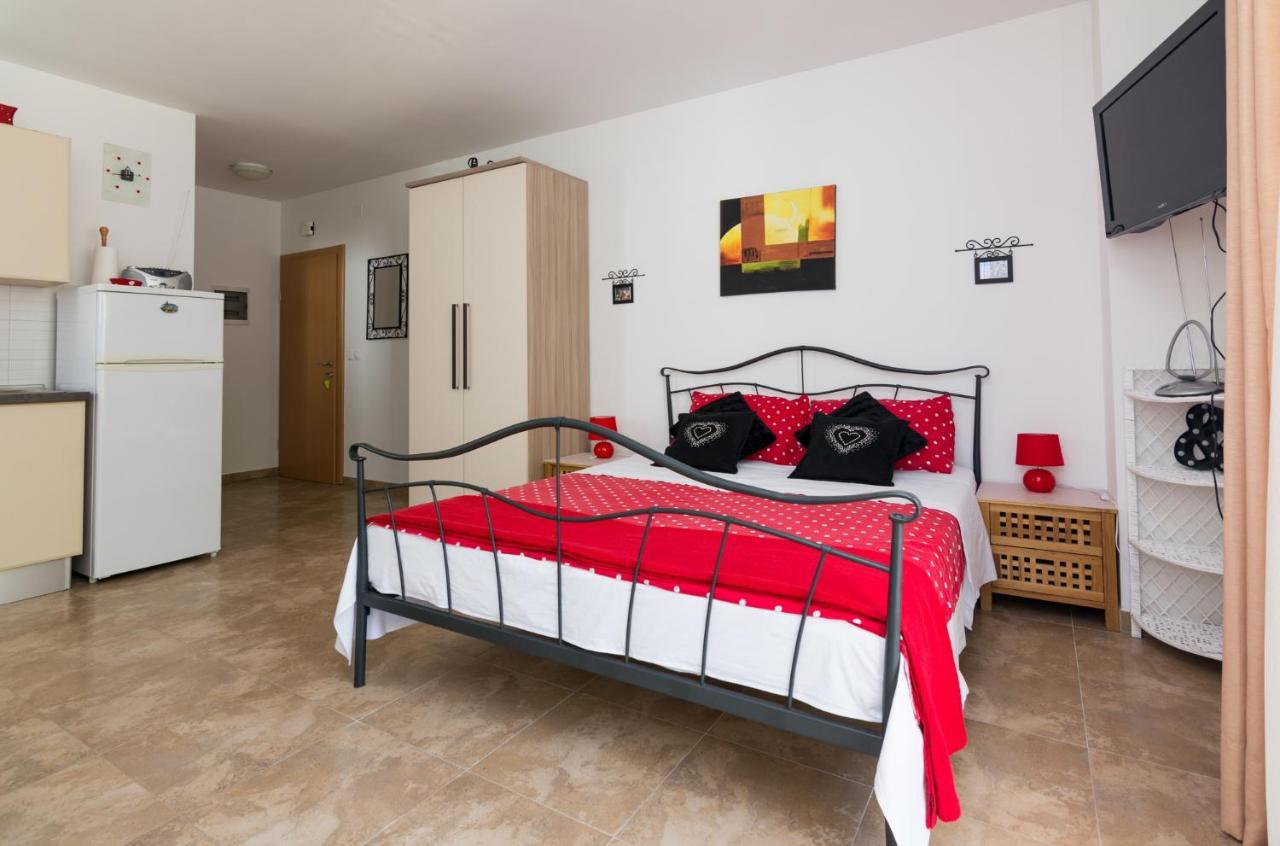 Apartments Veronika باغ المظهر الخارجي الصورة